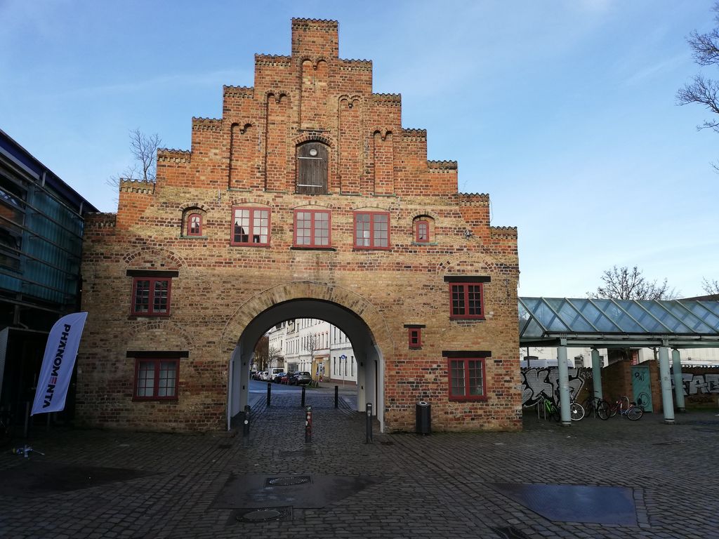 4-flensburg_nordertor_mit_blick_in_die_neustadt-min.jpg